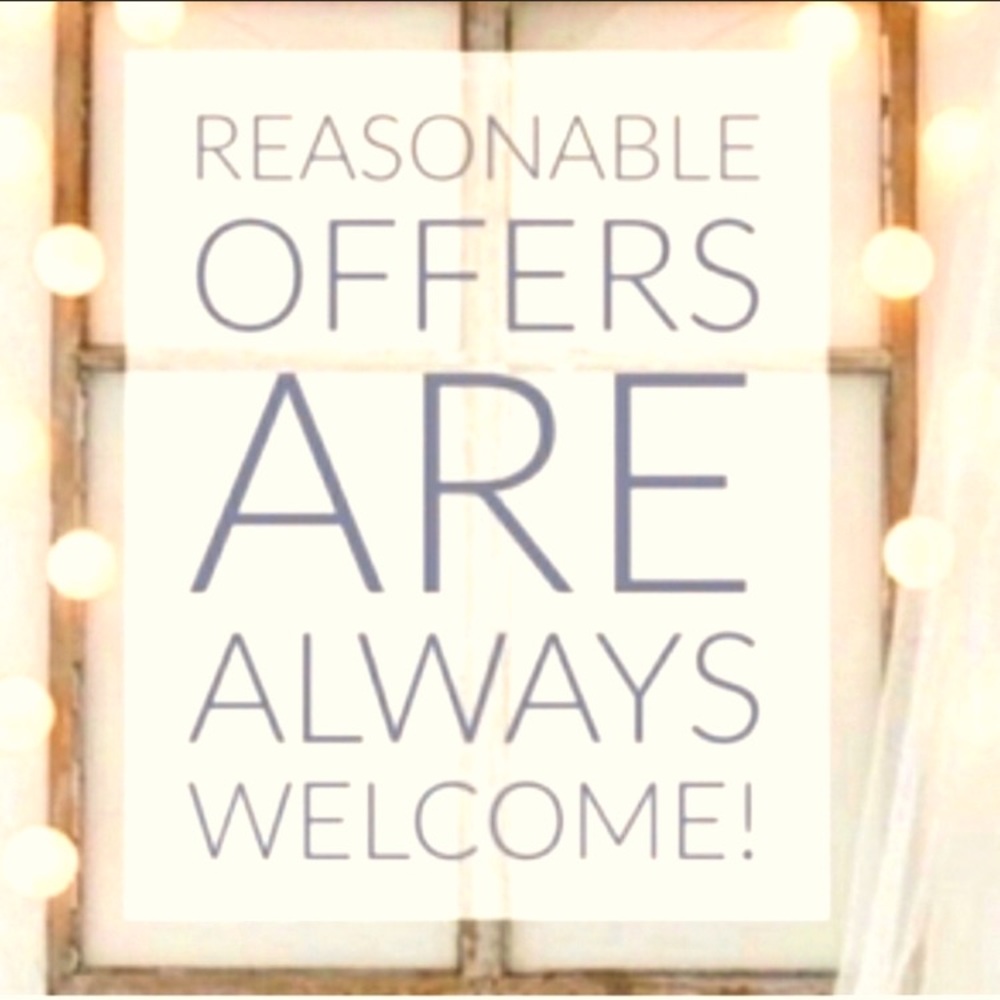 Reasonable offers considered. Happy Poshing 🌺🌸💫